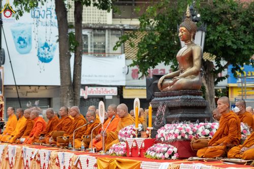 ภาพ No.126034:พิธีทำบุญเมืองนครราชสีมา ฉลอง 556 ปี ตักบาตรพระ 10,000 รูป ในวันเสาร์ที่ 2 มีนาคม พ.ศ.2567 ณ อนุสาวรีย์ท้าวสุรนารี จ.นครราชสีมา จัดโดย คณะสงฆ์จังหวัดนครราชสีมา ร่วมกับสำนักงานจังหวัดนครราชสีมา