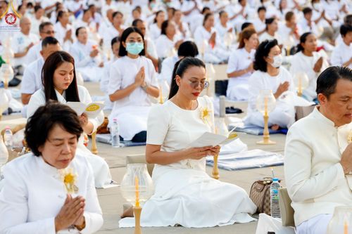 ภาพ No.204497:พิธีจุดประทีปถวายเป็นพุทธบูชา และบูชาธรรมมหาปูชนียาจารย์ ณ วัดพระธรรมกาย ตำบลคลองสาม อำเภอคลองหลวง จังหวัดปทุมธานี ในโครงการธรรมยาตรา กตัญญูบูชา มหาปูชนียาจารย์ พระมงคลเทพมุนี(สด จนฺทสโร) พระผู้ปราบมาร ปีที่ 13 วันที่ 31 มกราคม พ.ศ. 2568