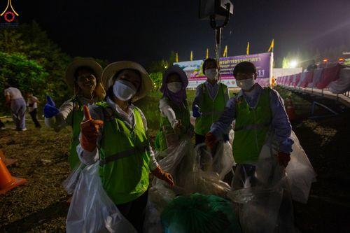 ภาพ No.109805:พิธีจุดประทีปถวายเป็นพุทธบูชา และบูชาธรรมมหาปูชนียาจารย์ วันที่ 10 มกราคม พ.ศ. 2567 ณ อนุสรณ์สถานคลองบางนางแท่น อ.สามพราน จ.นครปฐม