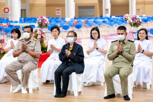 ภาพ No.208776:พระบาทสมเด็จพระเจ้าอยู่หัวทรงพระกรุณาโปรดเกล้าฯ พระราชทานภัตตาหารพระราชทาน แด่พระภิกษุ สามเณร ในการสอบบาลีสนามหลวง ณ วัดพระธรรมกาย วันที่ 22 กุมภาพันธ์ พ.ศ. 2568 ณ วัดพระธรรมกาย อำเภอคลองหลวง จังหวัดปทุมธานี