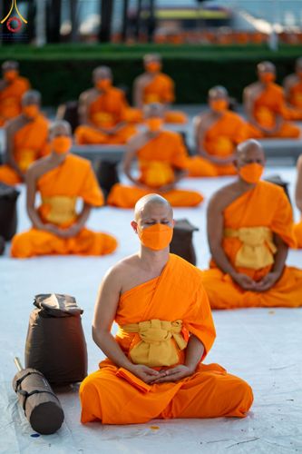 ภาพ No.104384:พระธรรมยาตราร่วมปฏิบัติธรรม และถ่ายภาพหมู่ประวัติศาสตร์ หน้ามหาวิหารพระมงคลเทพมุนี วันที่ 27 ธันวาคม พ.ศ. 2566