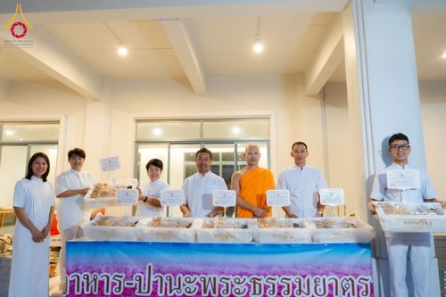 ภาพ No.128136:พิธีถวายภัตตาหารเป็นสังฆทาน แด่คณะพระธรรมยาตราฯ ในโครงการธรรมยาตราอัญเชิญพระบรมสารีริกธาตุ  ประดิษฐาน ณ มหารัตนเจดีย์สิริปทุมสวรรค์ อ.บางกล่ำ จ.สงขลา วันที่ 10 มีนาคม พ.ศ. 2567