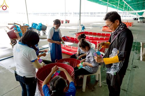 ภาพ No.220766:วันที่ 24-25 เมษายน พ.ศ. 2568 การเก็บงาน ผ้ารับประเคน ผ้าระบาย โต๊ะ เก้าอี้  ภายหลังงานวันคุ้มครองโลก ณ วัดพระธรรมกาย