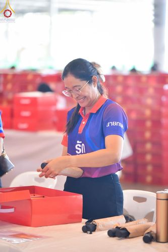 ภาพ No.212016:วันจันทร์ที่ 17 มีนาคม พ.ศ. 2568 บุญบรรจุกล่องไทยธรรม เพื่อถวายแด่พระสังฆาธิการ 40,000 กว่าวัดทั่วไทย ในวันคุ้มครองโลก 22 เมษายน พ.ศ. 2568 ณ บ้านแก้วเรือนทองคุณยายฯ วัดพระธรรมกาย