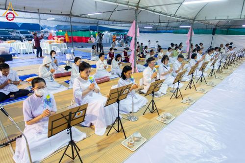 ภาพ No.199357:พิธีถวายภัตตาหารเป็นสังฆทาน แด่พระธรรมยาตรา ณ อนุสรณ์สถานบางปลา วัดบางปลา อำเภอบางเลน จังหวัดนครปฐม ในโครงการธรรมยาตรา กตัญญูบูชา มหาปูชนียาจารย์ พระมงคลเทพมุนี(สด จนฺทสโร) พระผู้ปราบมาร อนุสรณ์สถาน 7 แห่ง ปีที่ 13 วันที่ 22 มกราคม พ.ศ. 2568