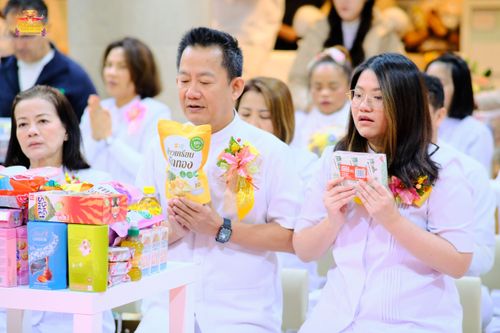 ภาพ No.169379:พิธีทอดกฐินสามัคคี เพื่อสนับสนุนการเผยแผ่พระพุทธศาสนาวิชชาธรรมกาย ณ วัดพระธรรมกายลอนดอน สหราชอาณาจักร วันอาทิตย์ที่ 20 ตุลาคม พ.ศ. 2567