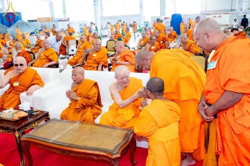 ภาพ No.185243:พิธีถวายมหาสังฆทาน 1,000 วัด ในวาระอายุวัฒนมงคล 84 ปี หลวงพ่อทัตตชีโว วันอาทิตย์ที่ 22 ธันวาคม พ.ศ. 2567 ณ สภาธรรมกายสากล วัดพระธรรมกาย