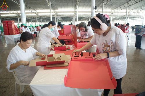 ภาพ No.210865:วันที่ 15 มีนาคม พ.ศ. 2568  บุญบรรจุกล่องไทยธรรม เพื่อถวายแด่พระสังฆาธิการ 40,000 กว่าวัดทั่วไทย ในวันคุ้มครองโลก 22 เมษายน พ.ศ. 2568