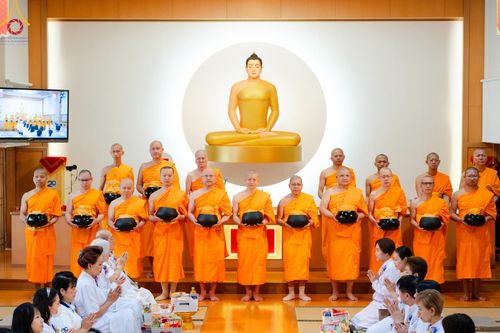 ภาพ No.140551:พิธีทอดผ้าป่าฉลองชัย 20 ปี วัดพระธรรมกายคานากาว่า วันเสาร์ที่ 8 มิถุนายน พ.ศ. 2567