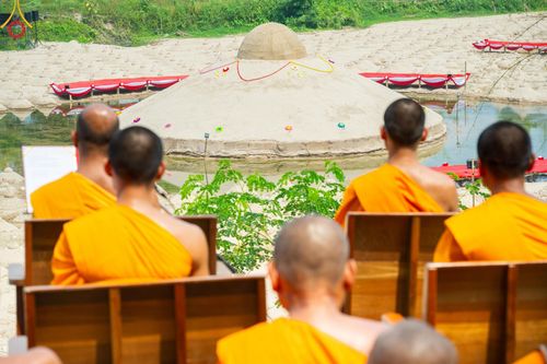 ภาพ No.139335:Photo Story  มหัศจรรย์วัดดงดินแดง Episode 7 พระภิกษุ-สามเณร ในโครงการบรรพชาอุปสมบทหมู่  กว่า 500 รูป ศีลจาริณีและสาธุชนกว่า 500 คน ร่วมพิธีบูชาข้าวพระ วัดดงดินแดง ต.ม่อนจอง อ.อมก๋อย จ.เชียงใหม่ วันอาทิตย์ที่ 7 เมษายน พ.ศ.2567