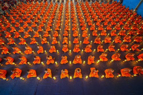 ภาพ No.76547:คณะสงฆ์และสามเณรบังกลาเทศ ปฎิบัติธรรมและจุดโคมประทีปถวายเป็นพุทธบูชา วันที่ 17 กุมภาพันธ์ พ.ศ. 2566