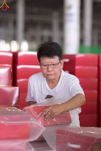 ภาพ No.214325:วันที่ 29 มีนาคม พ.ศ.2568 กิจกรรมใส่ถุงซิปกล่องไทยธรรม เพื่อรักษาความประณีตของกล่องไทยธรรม ในทุกสภาพอากาศ ณ บ้านแก้วเรือนทองคุณยาย วัดพระธรรมกาย