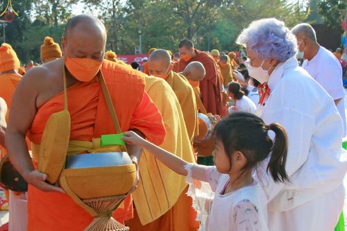 ภาพ No.75698:พิธีเจริญพระพุทธมนต์ และ ตักบาตรพระ 1,111 รูป  บำเพ็ญกุศลเพื่อถวายพระพรชัยมงคลแด่  สมเด็จพระเจ้าลูกเธอ เจ้าฟ้าพัชรกิติยาภา นเรนทิราเทพยวดี กรมหลวงราชสาริณีสิริพัชร มหาวัชรราชธิดา วันเสาร์ที่ 11 กุมภาพันธ์ พ.ศ. 2566 ณ วัดห้วยตองสัก อ.จอมทอง จ.เชียงใหม่