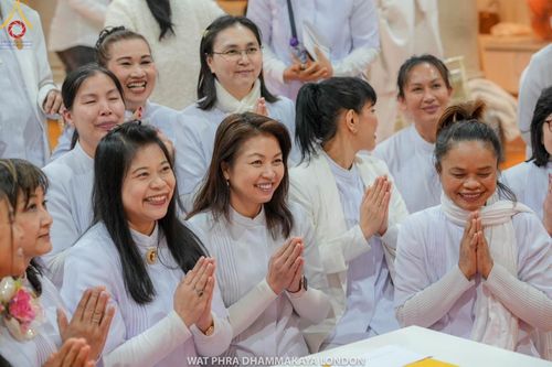 ภาพ No.159910:พิธีบูชาข้าวพระ วันอาทิตย์ต้นเดือน ณ วัดพระธรรมกายลอนดอน วันที่ 6 ตุลาคม พ.ศ. 2567