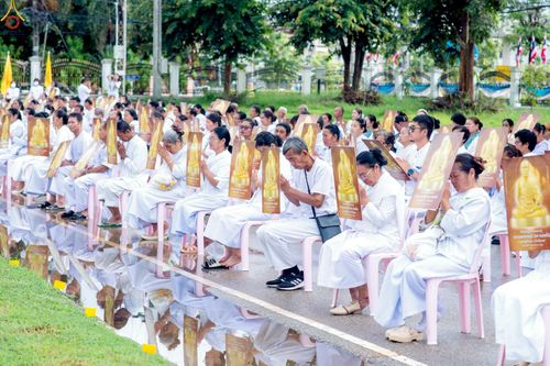 ภาพ No.239166:วันอาทิตย์ที่ 17 สิงหาคม พ.ศ. 2568 พิธีอัญเชิญรูปเหมือนพระมงคลเทพมุนี (สด จันทสโร) ณ ศาลากลางจังหวัดเลย ถึงลานพญานาค สวนสาธารณะกุดป่อง อ.เมือง จ.เลย