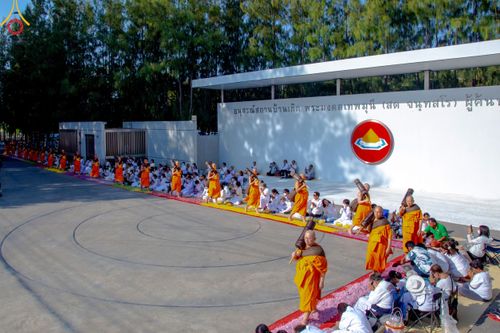 ภาพ No.110381:พิธีต้อนรับพระธรรมยาตรา ในโครงการธรรมยาตรากตัญญูบูชา มหาปูชนียาจารย์ พระมงคลเทพมุนี(สด จนฺทสโร) พระผู้ปราบมาร อนุสรณ์สถาน 7 แห่ง ปีที่ 12 วันที่ 11 มกราคม พ.ศ. 2567 ณ อนุสรณ์สถานลำดับที่ 3 สถานที่เกิดใหม่ในเพศสมณะ วัดสองพี่น้อง จ.สุพรรณบุรี