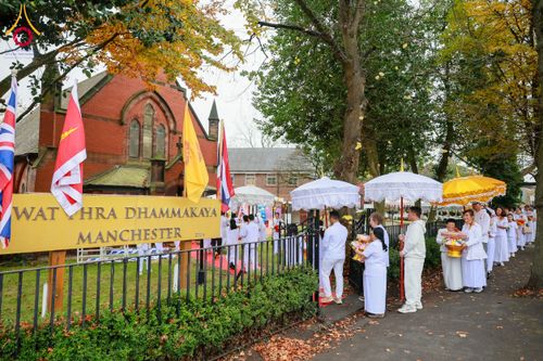 ภาพ No.175318:พิธีทอดกฐิน วัดพระธรรมกายแมนเชสเตอร์ เอดจลีย์ สต็อคพอร์ต ประเทศอังกฤษ ในโครงการกฐินสามัคคีทั่วไทย 30,000 วัด บูชาธรรม 80 ปี หลวงพ่อธัมมชโย โดยคณะศิษยานุศิษย์วัดพระธรรมกาย วันที่ 10 พฤศจิกายน พ.ศ. 2567