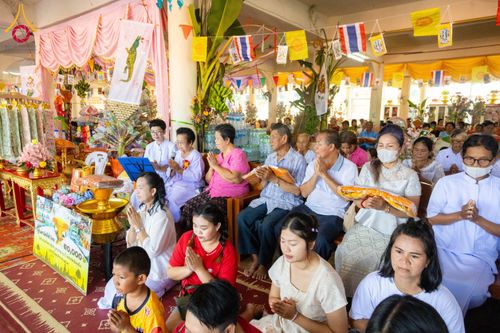 ภาพ No.171698:พิธีทอดกฐิน ณ วัดมหาโพธิ์ จ.ลพบุรี ในโครงการกฐินสามัคคีทั่วไทย 30,000 วัด บูชาธรรม 80 ปี หลวงพ่อธัมมชโย โดยคณะศิษยานุศิษย์วัดพระธรรมกาย วันที่ 27 ตุลาคม พ.ศ. 2567