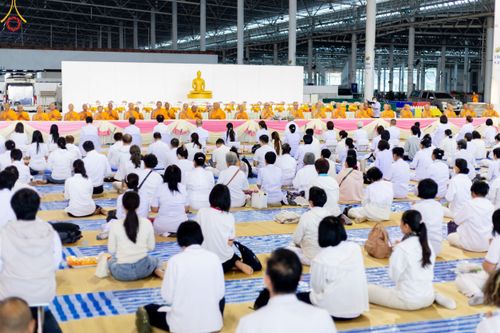 ภาพ No.188505:พิธีถวายภัตตาหารเป็นสังฆทาน แด่พระธรรมยาตรา ในโครงการธรรมยาตรา กตัญญูบูชา มหาปูชนียาจารย์ พระมงคลเทพมุนี(สด จนฺทสโร) พระผู้ปราบมาร อนุสรณ์สถาน 7 แห่ง ปีที่ 13 ณ สภาธรรมกายสากล วัดพระธรรมกาย วันที่ 3 มกราคม พ.ศ. 2568