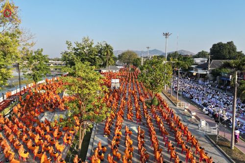 ภาพ No.184712:พิธีตักบาตรพระ 10,000 รูป ครั้งที่ 3 เนื่องในโอกาส 193 ปี จังหวัดกาญจนบุรี อุทิศส่วนกุศลให้แด่บรรพชน และเพื่อช่วยเหลือผู้ประสบภัยพิบัติต่างๆ วันเสาร์ที่ 21 ธันวาคม พ.ศ. 2567