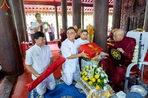 ภาพ No.220094:วันพุธที่ 16 เมษายน พ.ศ. 2568 วัดพระธรรมกายถวายมหาสังฆทาน มอบสิ่งของและทุนทรัพย์กว่า 4 ล้านบาท บรรเทาทุกข์ 181 วัดแผ่นดินไหวเมียนมา