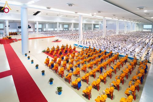 ภาพ No.209529:วันอาทิตย์ที่ 2 มีนาคม พ.ศ. 2568 พิธีบูชาข้าวพระ ณ สภาธรรมกายสากล วัดพระธรรมกาย