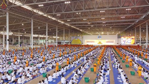 ภาพ No.75547:วัดพระธรรมกายจัด งานบุญวันอาทิตย์ต้นเดือน  มีกิจกรรมดังนี้ พิธีตักบาตร, พิธีบูชาข้าวพระ พระธรรมยาตรารับประกาศนียบัตร โครงการธรรมยาตราฯ ปีที่ 11 ในวันที่ 5 กุมภาพันธ์ พ.ศ. 2566 ณ วัดพระธรรมกาย อ.คลองหลวง จ.ปทุมธานี