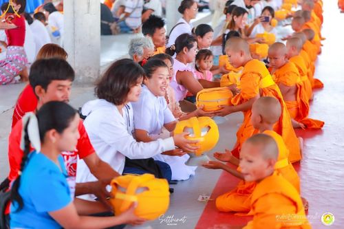 ภาพ No.135654:พิธีขอขมารับผ้าไตร , พิธีบรรพชา ในโครงการบรรพชาสามเณร ฟื้นฟูพระพุทธศาสนาทั่วไทย  ณ ศูนย์ปฏิบัติธรรมสวนผึ้ง จ.ราชบุรี วันที่ 4 เมษายน พ.ศ. 2567