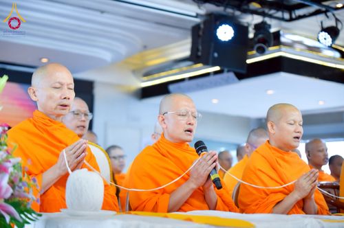 ภาพ No.224835:วันเสาร์ ที่ 10 พฤษภาคม พ.ศ. 2568 วัดพระธรรมกายฮ่องกง จัดพิธีปล่อยปลา บนเรือใหญ่บนอ่าวฮ่องกง และจัดพิธีถวายมหาสังฆทานกลางทะเล ประจำปี 2568 เนื่องในสัปดาห์วิสาขบูชาโลก