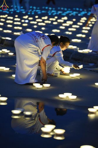 ภาพ No.154803:พิธีจุดประทีป, พิธีฉลองชัยสวดมนต์บทธัมมจักกัปปวัตนสูตร ณ มหารัตนวิหารคด วัดพระธรรมกาย วันอังคารที่ 17 กันยายน พ.ศ. 2567