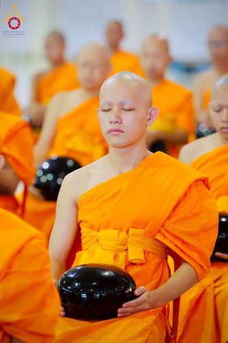 ภาพ No.223333:วันวิสาขบูชา วันอาทิตย์ที่ 11 พฤษภาคม พ.ศ. 2568 พิธีตักบาตร และปฎิบัติธรรม ณ สภาธรรมกายสากล วัดพระธรรมกาย