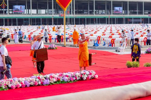 ภาพ No.225047:วันที่ 20 - 27 เมษายน พ.ศ. 2568 "ภาพแห่งความปลื้มที่ไม่มีวันจบ" คณะสงฆ์สามเณร เจ้าหน้าที่ และสาธุชน ร่วมแรงร่วมใจกันเตรียมงานและเก็บงาน เพื่อวันคุ้มครองโลก พิธีถวายมหาสังฆทานคณะสงฆ์ 40,000 กว่าวัดทั่วประเทศ