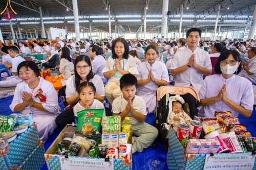 ภาพ No.92103:พิธีตักบาตร ในวันทอดกฐินสามัคคี ประจำปีพุทธศักราช 2566 วันอาทิตย์ต้นเดือนที่ 5 พฤศจิกายน พ.ศ. 2566 ณ สภาธรรมกายสากล วัดพระธรรมกาย จ.ปทุมธานี
