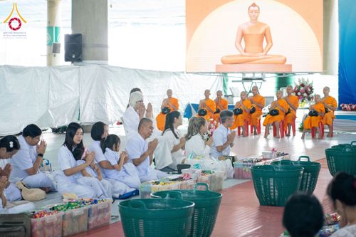 ภาพ No.145651:พิธีตักบาตรโครงการบรรพชาสามเณร โรงเรียนนานาชาติ รุ่นที่ 13 ณ มหารัตนวิหารคด 9 วัดพระธรรมกาย วันเสาร์ที่ 20 กรกฎาคม พ.ศ. 2567