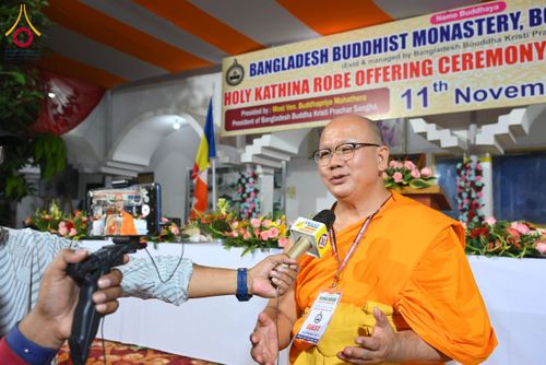 ภาพ No.179747:พิธีทอดกฐินสมทบ ณ วัดพุทธบังคลาเทศ (Bangladesh Buddhist Monastery, Bodhgaya)  เมืองพุทธคยา ประเทศอินเดีย วันที่ 11 พฤศจิกายน พ.ศ. 2567