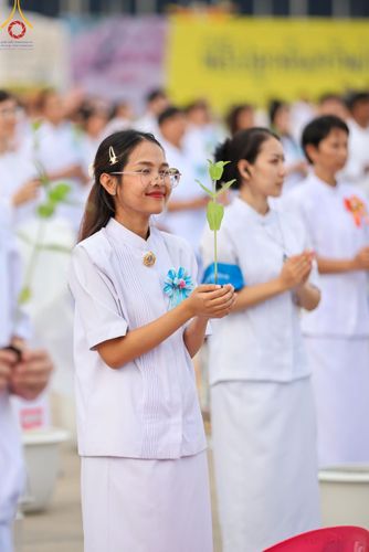 ภาพ No.160413:พิธีปลูกต้นทรัพย์บานชื่น ณ ลานธรรม พระมหาธรรมกายเจดีย์ วัดพระธรรมกาย จ.ปทุมธานี วันพฤหัสบดีที่ 10 ตุลาคม พ.ศ. 2567