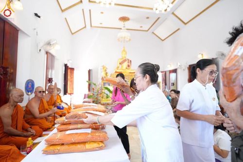 ภาพ No.167193:พิธีทอดกฐิน ณ วัดป่าสวนพฤกษชาติ ต.ทุ่งโพธิ์ อ.นาดี จ.ปราจีนบุรี ในโครงการกฐินสามัคคีทั่วไทย 30,000 วัด บูชาธรรม 80 ปี หลวงพ่อธัมมชโย โดยคณะศิษยานุศิษย์วัดพระธรรมกาย วันที่ 24 ตุลาคม พ.ศ. 2567