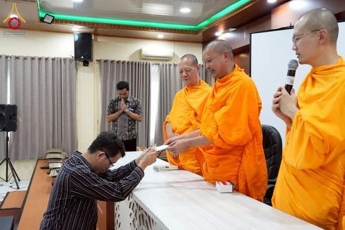 ภาพ No.227511:วันที่ 30 พฤษภาคม พ.ศ. 2568 สันติสุขจากสมาธิ แผ่ไพศาลในแดนอิเหนา : พระสงฆ์ไทยเยือนวิทยาลัยราเดนวิจายา อินโดนีเซีย
