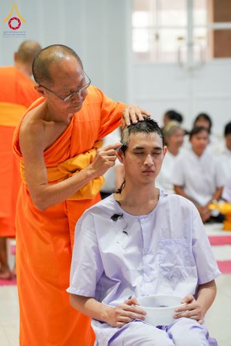 ภาพ No.216597:วันเสาร์ที่ 5 เมษายน พ.ศ. 2568 พิธีปลงผมธรรมทายาท โครงการบรรพชาอุปสมบทหมู่ธรรมทายาทอุดมศึกษารุ่น 52 ณ วัดพระธรรมกาย จ.ปทุมธานี