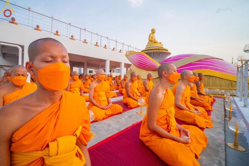 ภาพ No.119154:พิธีจุดประทีปถวายเป็นพุทธบูชา และบูชาธรรมมหาปูชนียาจารย์ พระมงคลเทพมุนี(สด จนฺทสโร) ในโครงการธรรมยาตราฯ วันที่ 26 มกราคม พ.ศ. 2567 ณ อาคารธรรมยาตรา กตัญญูบูชามหาปูชนียาจารย์ ตรงข้ามวัดปากน้ำภาษีเจริญ จ.กรุงเทพมหานคร