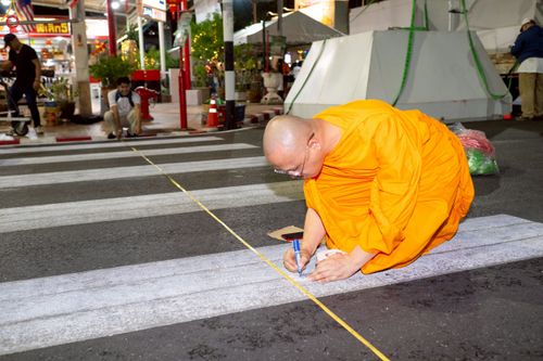 ภาพ No.237330:วันที่ 9-10 สิงหาคม พ.ศ. 2568 การเตรียมงาน เก็บงาน ของเจ้าหน้าที่ทุกสถานะ ในงานมหาสังฆทาน ตักบาตรพระ 10,000 รูป ใจกลางเมืองหาดใหญ่ จ.สงขลา