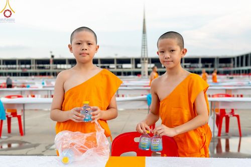 ภาพ No.218774:วันศุกร์ที่ 18 เมษายน พ.ศ. 2568 การเตรียมงานในลานธรรม , พระมหาธรรมกายเจดีย์ เพื่องานวันคุ้มครองโลก 22 เมษายน พ.ศ. 2568