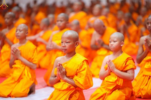 ภาพ No.103249:พิธีบรรพชา พิธีขอศีลและนิสัย ธรรมทายาทชาวอินโดนีเซียกว่า 1,000 คน ณ มหาเจดีย์บุโรพุทโธ ประเทศอินโดนีเซีย ในวันที่ 19 ธันวาคม พ.ศ. 2566