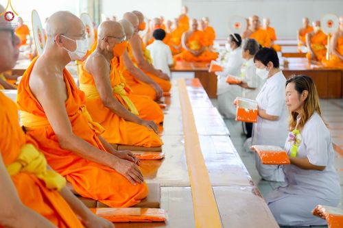 ภาพ No.104510:พิธีบุพเปตพลี ครั้งที่ 145 อุทิศบุญแด่หมู่ญาติที่ล่วงลับไปแล้ว และสืบทอดอายุพระพุทธศาสนา วันพุธที่ 27 ธันวาคม พ.ศ. 2566 (วันพระขึ้น 15 ค่ำ เดือน 12 ) ณ หอฉันคุณยายอาจารย์ฯ วัดพระธรรมกาย