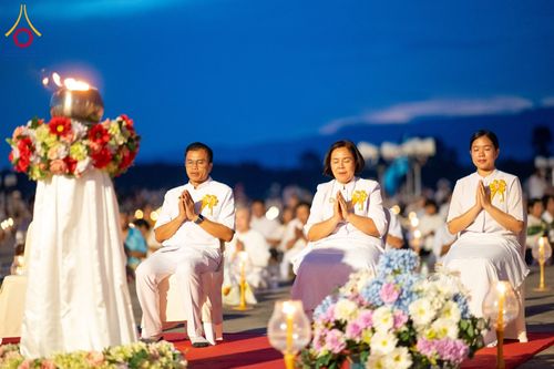 ภาพ No.162263:พิธีจุดประทีปโคมลาน ถวายเป็นพุทธบูชา สร้างความสว่างไสวให้กับแผ่นดินด้วยแสงธรรม วันพฤหัสบดีที่ 17 ตุลาคม พ.ศ. 2567 ณ พุทธอุทยานนานาชาติ จังหวัดหนองคาย