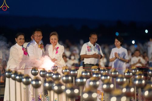 ภาพ No.91648:พิธีทอดผ้าป่า สร้างลานเอนกประสงค์พญานาค 4 ตระกูล จุดประทีปโคมลาน ถวายเป็นพุทธบูชา  สร้างความสว่างไสวให้กับแผ่นดินด้วยแสงธรรม วันอาทิตย์ที่ 29 ตุลาคม พ.ศ. 2566 ณ พุทธอุทยานนานาชาติ จังหวัดหนองคาย