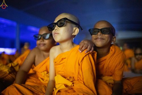 ภาพ No.80651:สามเณรชมนิทรรศการ และสื่อนวัตกรรมพระพุทธศาสนาภาพยนต์ 3 มิติ-จักรวาลนฤมิต ในโครงการบรรพชาสามเณร ฟื้นฟูพระพุทธศาสนาทั่วไทย ประจำปี 2566 ณ วัดพระธรรมกาย จ.ปทุมธานี