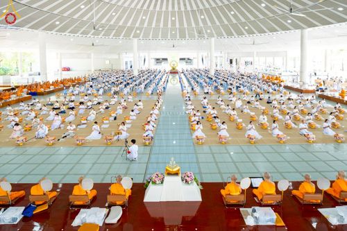 ภาพ No.220689:วันเสาร์ที่ 26 เมษายน พ.ศ.2568 (วันพระ แรม 15 ค่ำ เดือน 5) พิธีถวายภัตตาหารเมนูสวรรค์ "เพื่อการบรรลุธรรม" และ พิธีบุพเปตพลี ครั้งที่ 163 ร่วมอุทิศบุญแด่หมู่ญาติที่ล่วงลับไปแล้ว และสืบทอดอายุพระพุทธศาสนา ณ หอฉันคุณยายอาจารย์ฯ วัดพระธรรมกาย