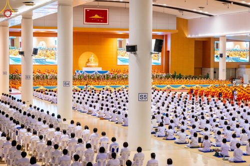 ภาพ No.59219:พิธีเจริญพระพุทธมนต์ ถวายภัตตาหารเป็นสังฆทาน เนื่องในวาระอายุวัฒนมงคล 80 ปี หลวงพ่อธัมมชโย ณ สภาธรรมกายสากล วัดพระธรรมกาย วันพุธที่ 24 เมษายน พ.ศ.2567