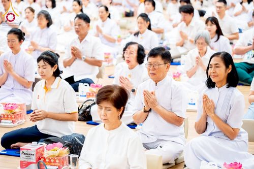 ภาพ No.239559:วันอาทิตย์ที่ 17 สิงหาคม พ.ศ. 2568 พิธีถวายคิลานเภสัช และอุปกรณ์ทางการแพทย์ แด่คณะสงฆ์ เนื่องในวันธรรมชัย ณ ห้องแก้วสารพัดนึก 2 สภาธรรมกายสากล วัดพระธรรมกาย